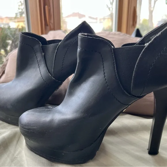 Black heels - Picture 2 of 6